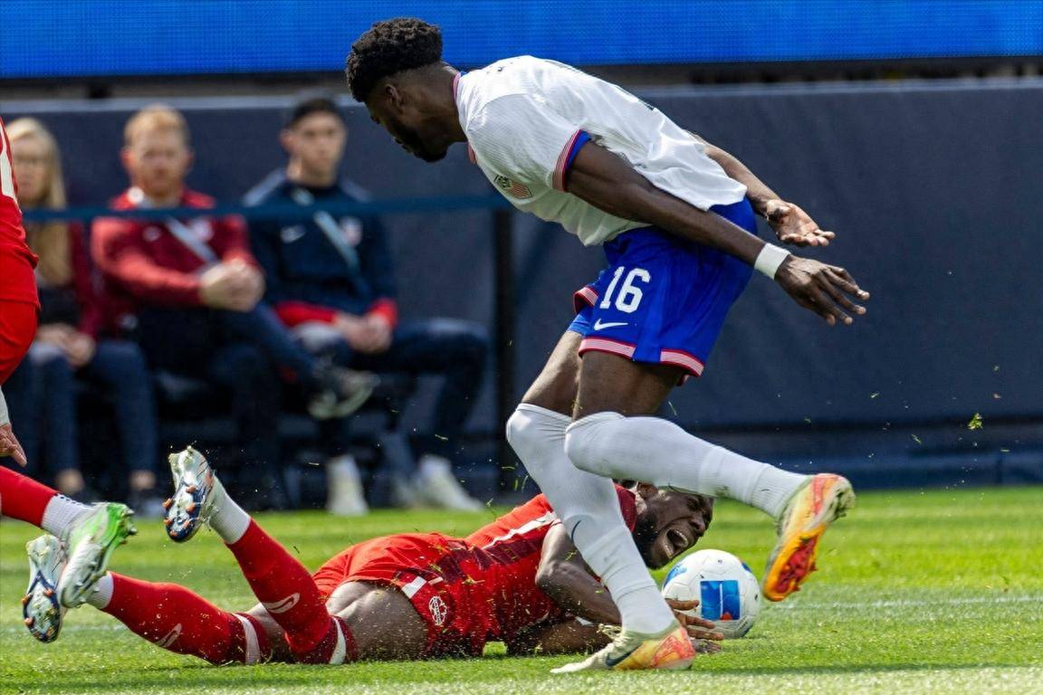 包含拜仁遭遇赛季瓶颈，遭遇连败困扰的词条