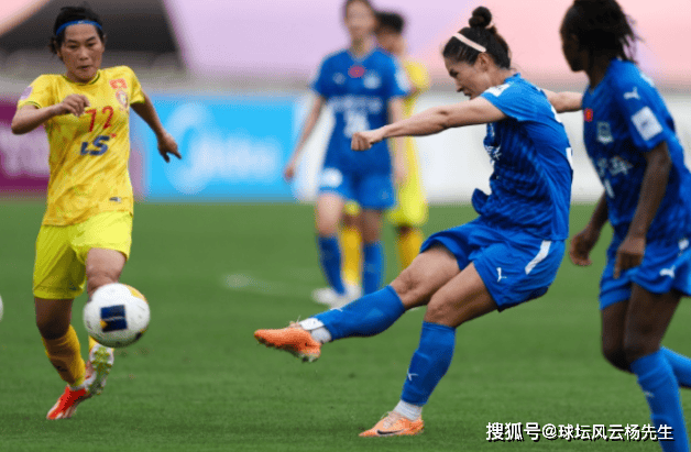 越南女足选手勇往直前，无往不胜