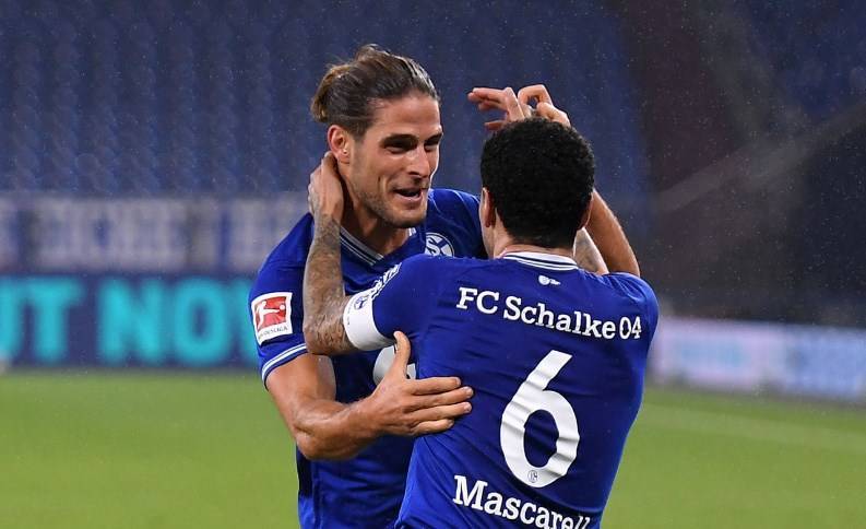 包含沙尔克终结连败，展现保级决心迎新局面的词条